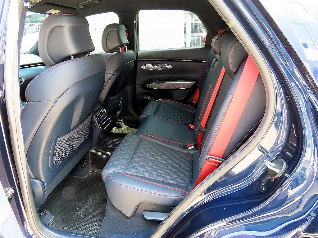 Genesis GV70 - Vista 6