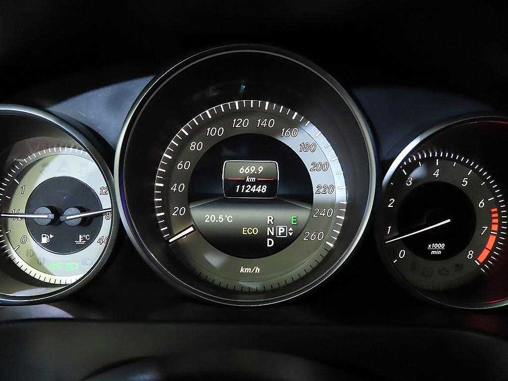 Mercedes Benz E class - Vista 9