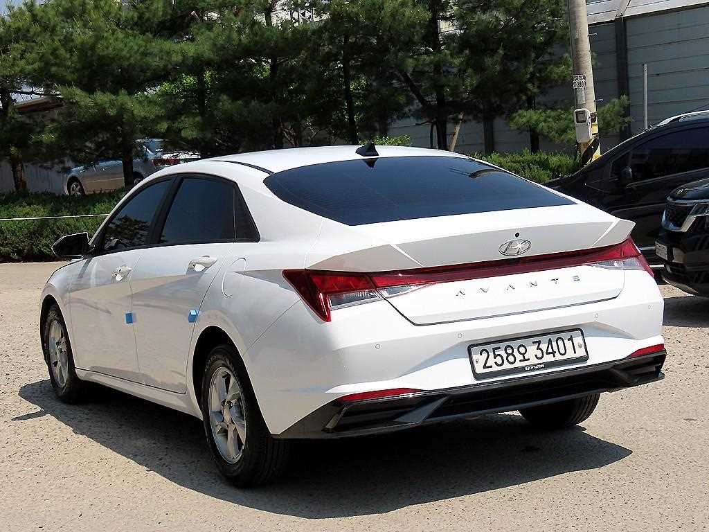 HYUNDAI Avante - Vista 3
