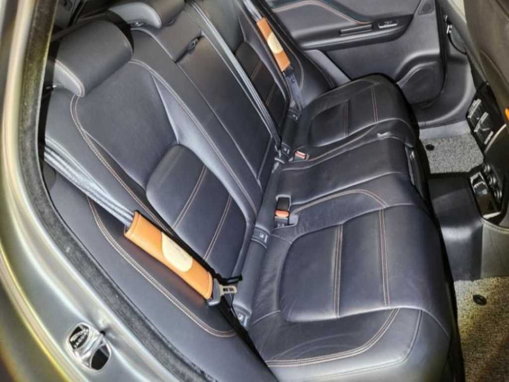 Jaguar F-PACE - Vista 5