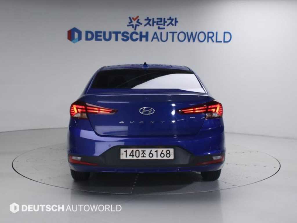 HYUNDAI Avante - Vista 4