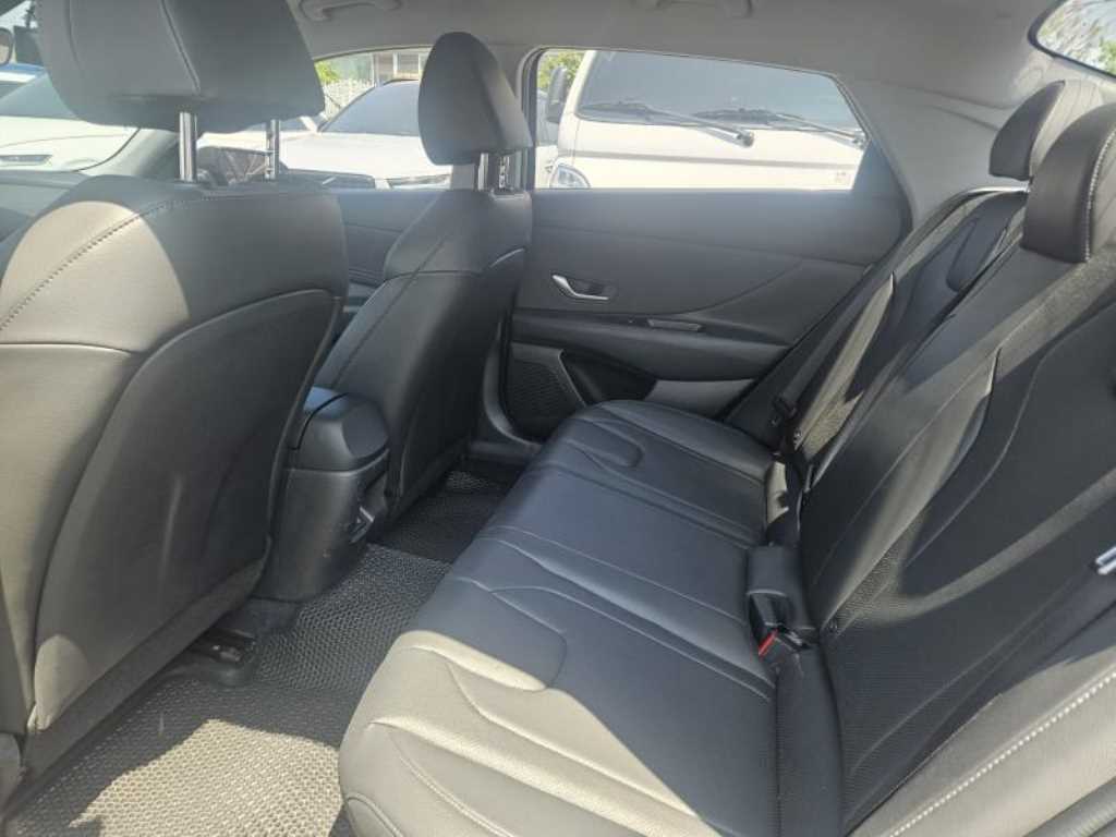 HYUNDAI Avante - Vista 9