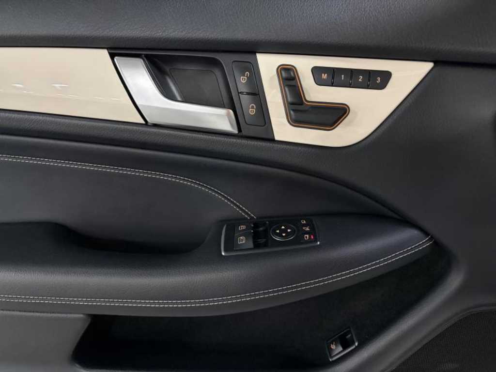 Mercedes Benz C Class - Vista 8