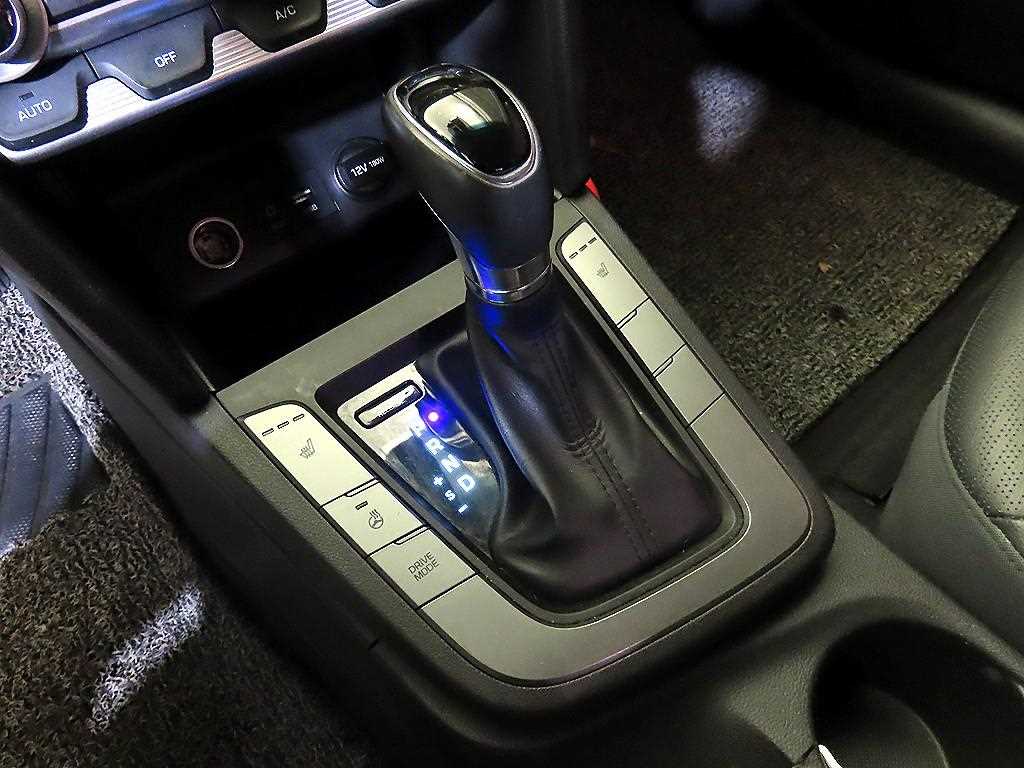 HYUNDAI Avante - Vista 12