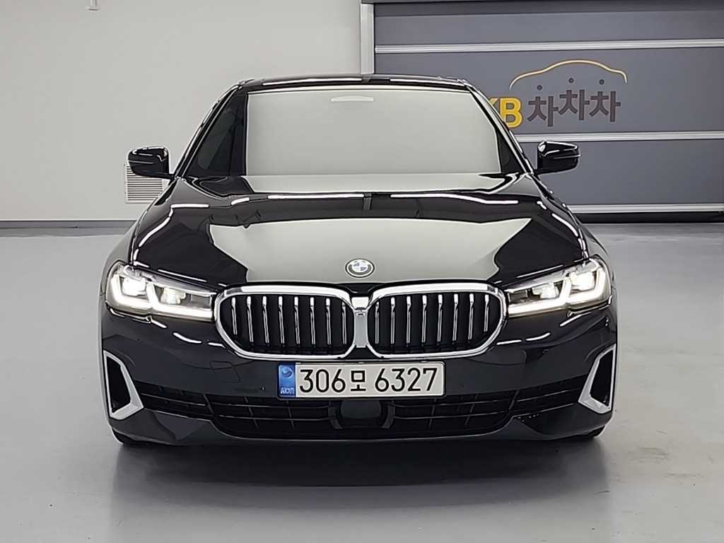 BMW 5 Series 2022 Negro - Importación desde Corea - HF Imports Iquique - Foto 1