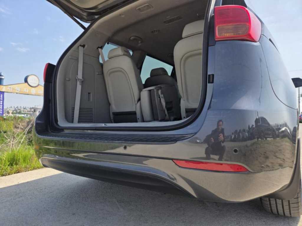KIA Carnival - Vista 7