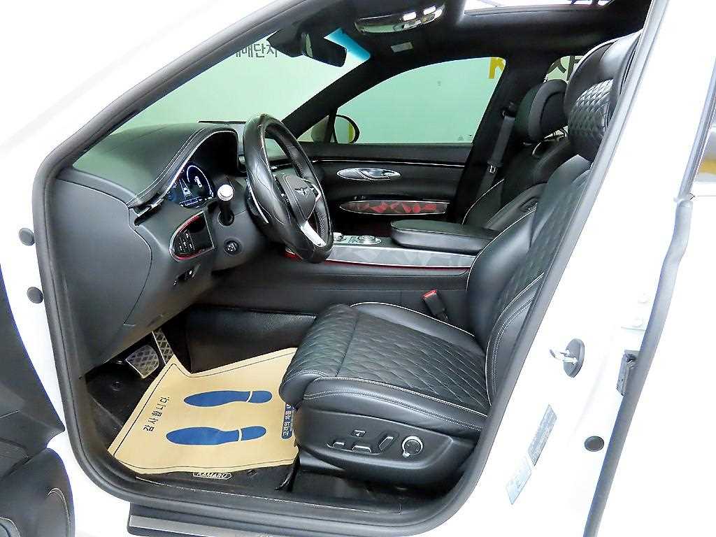 Genesis GV70 - Vista 5