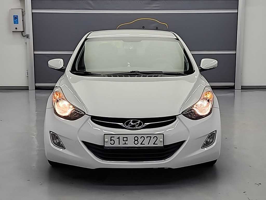HYUNDAI Avante - Vista 2