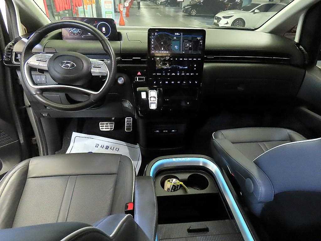 HYUNDAI Staria - Vista 11