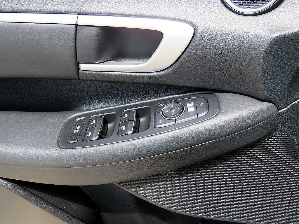 HYUNDAI Sonata - Vista 11