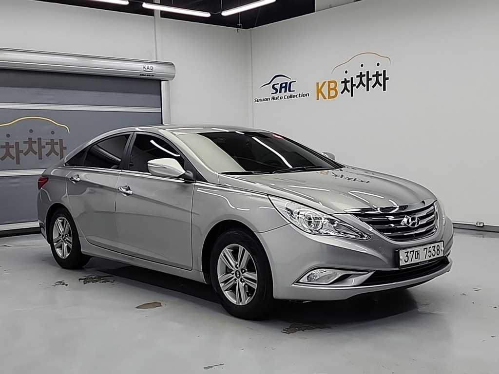 HYUNDAI Sonata - Vista 4