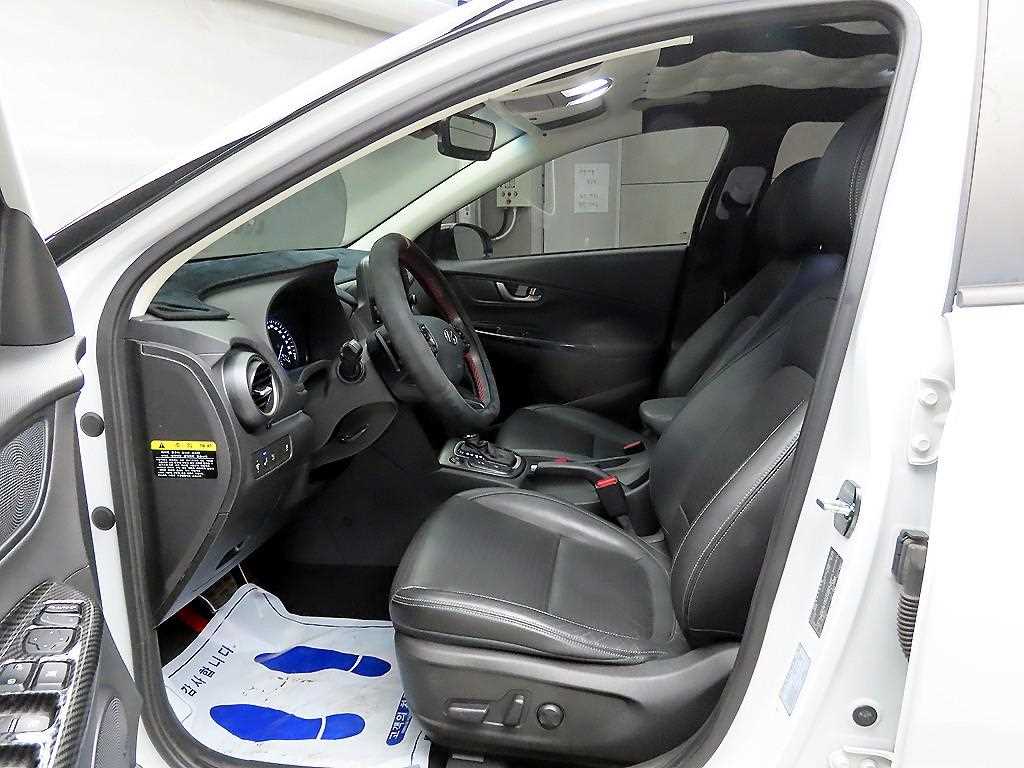 HYUNDAI Kona - Vista 5