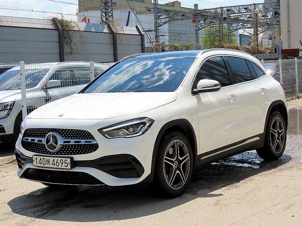 Mercedes Benz GLA Class - Vista 2
