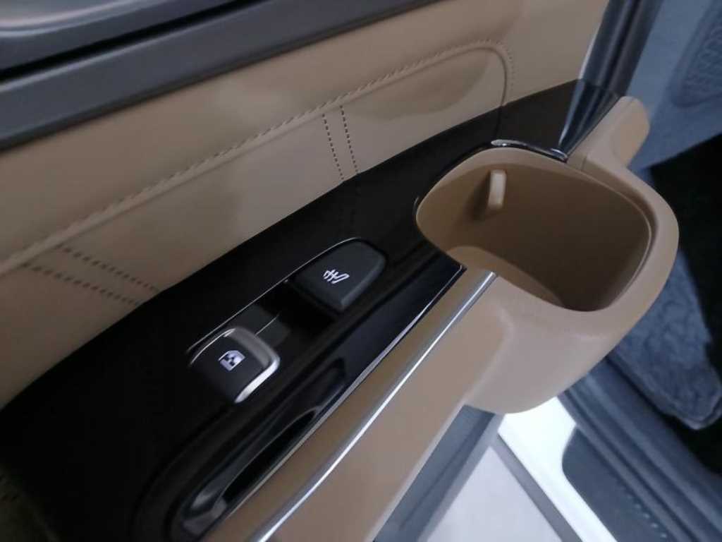 KIA Sorento - Vista 8