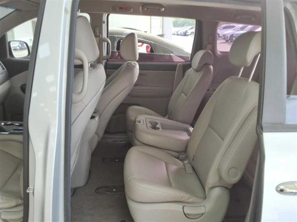 KIA Carnival - Vista 12