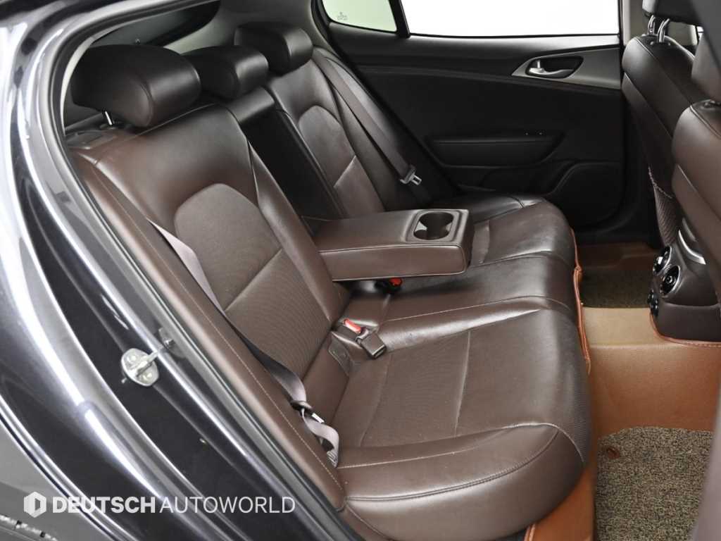 KIA Stinger - Vista 12