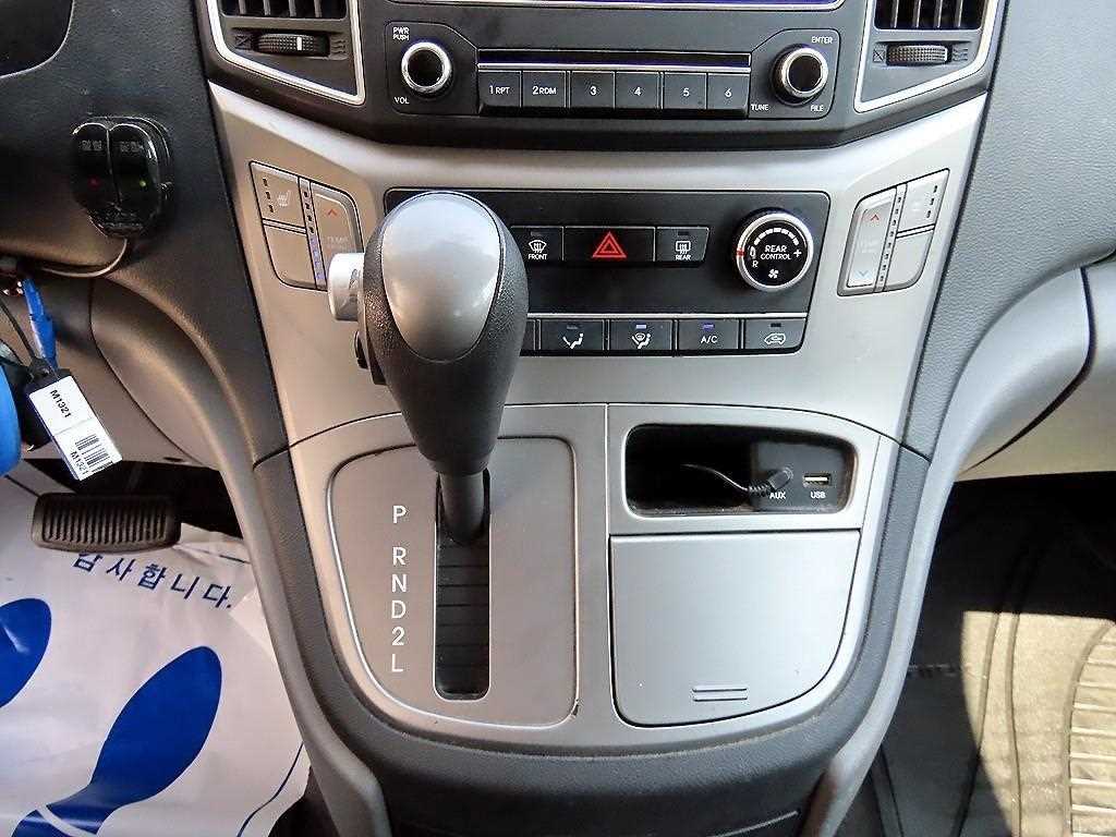 HYUNDAI Starex - Vista 11