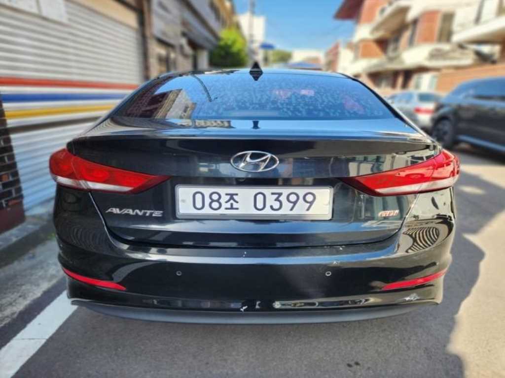 HYUNDAI Avante - Vista 2