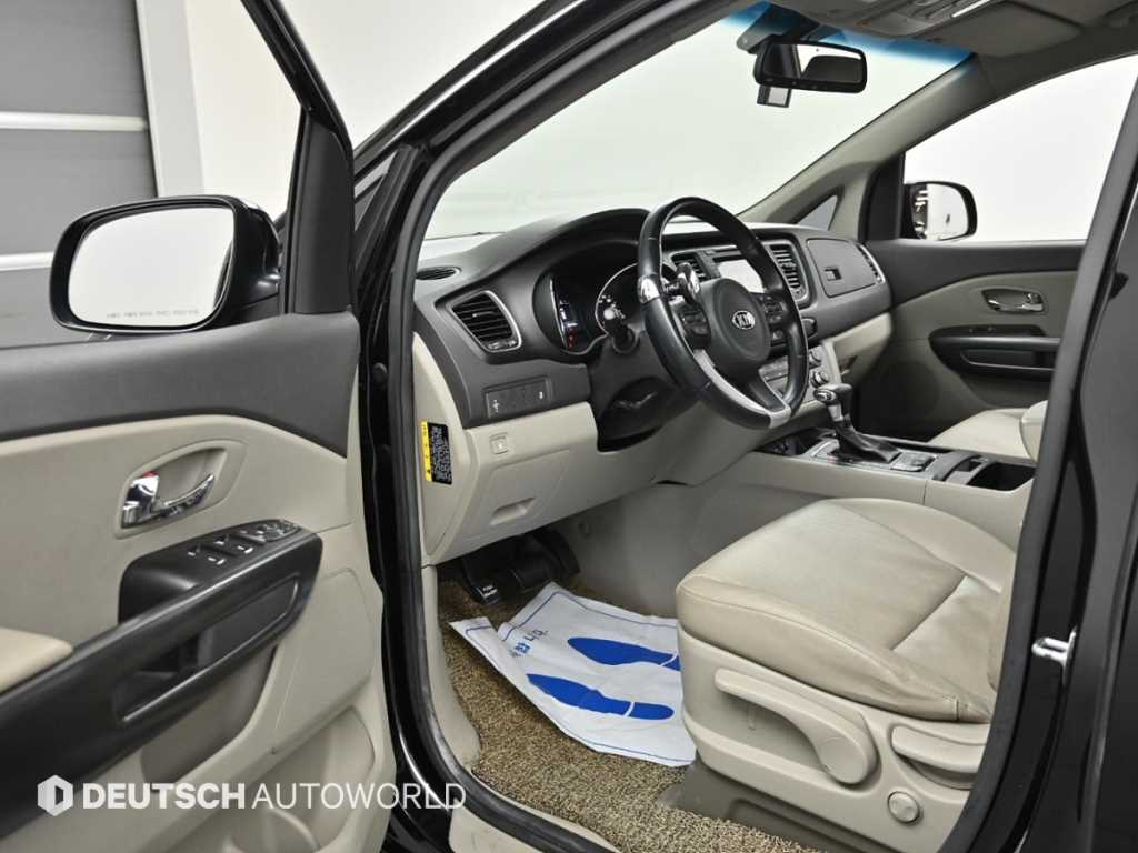 KIA Carnival - Vista 11