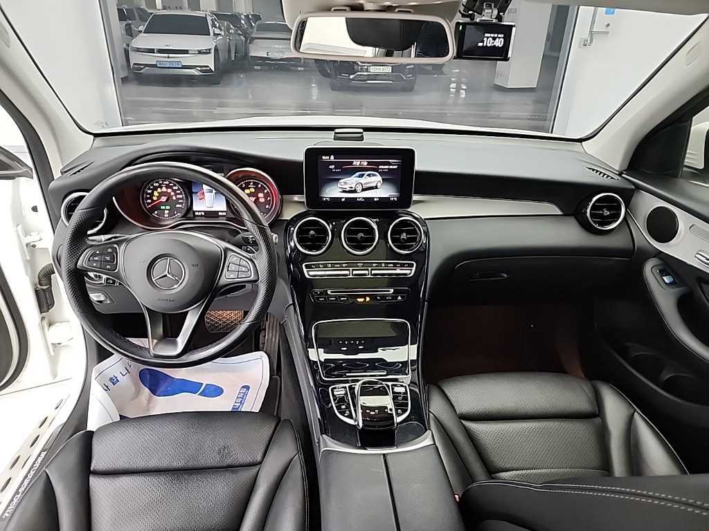 Mercedes Benz GLC Class - Vista 7