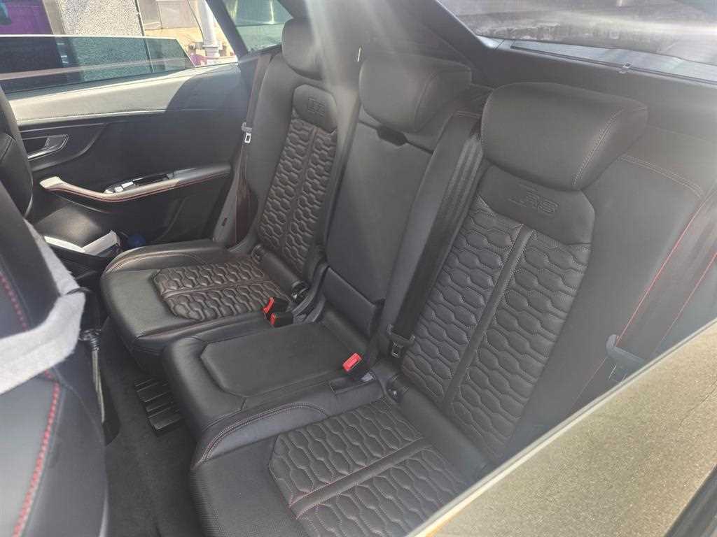 Audi RSQ8 - Vista 7