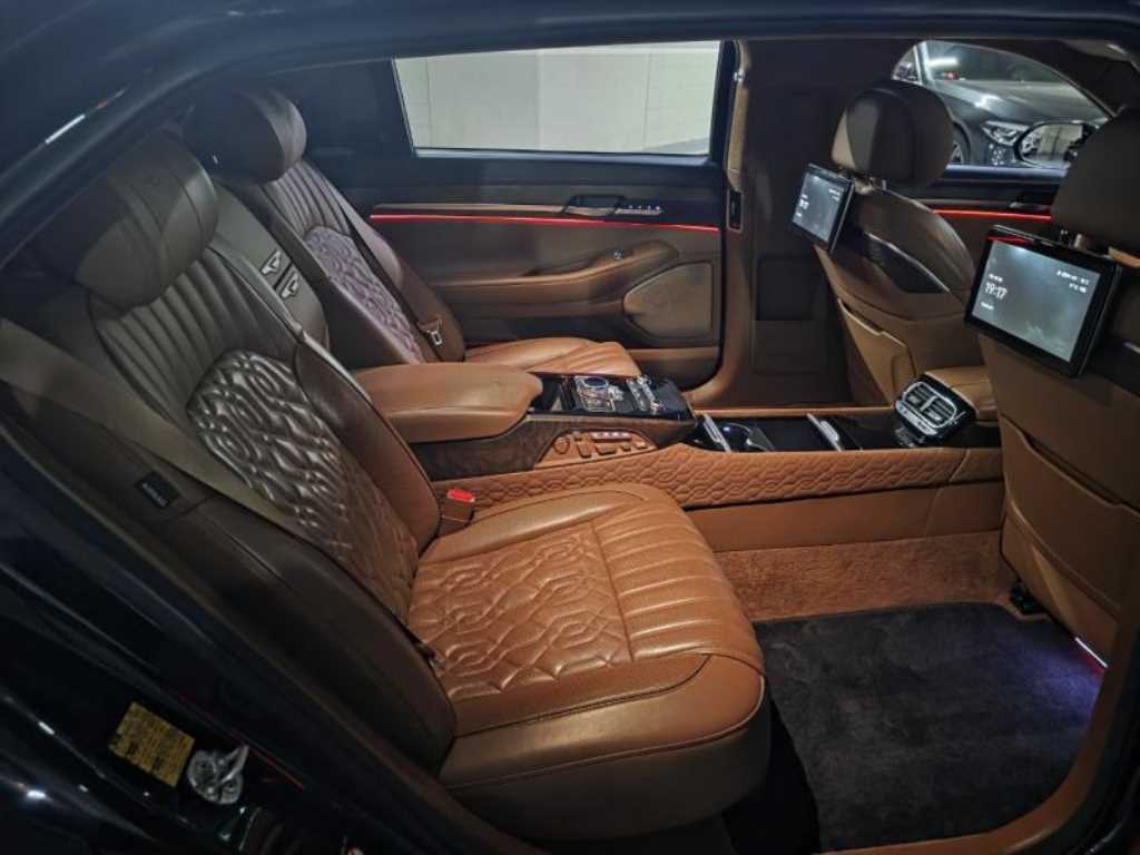 Genesis G90 - Vista 8