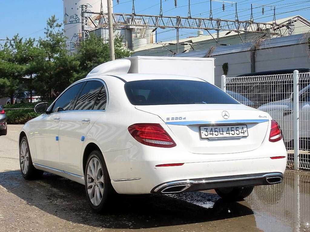 Mercedes Benz E class - Vista 3