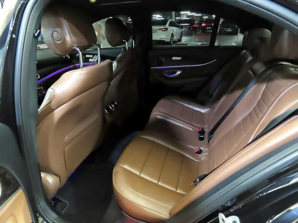 Mercedes Benz E class - Vista 7