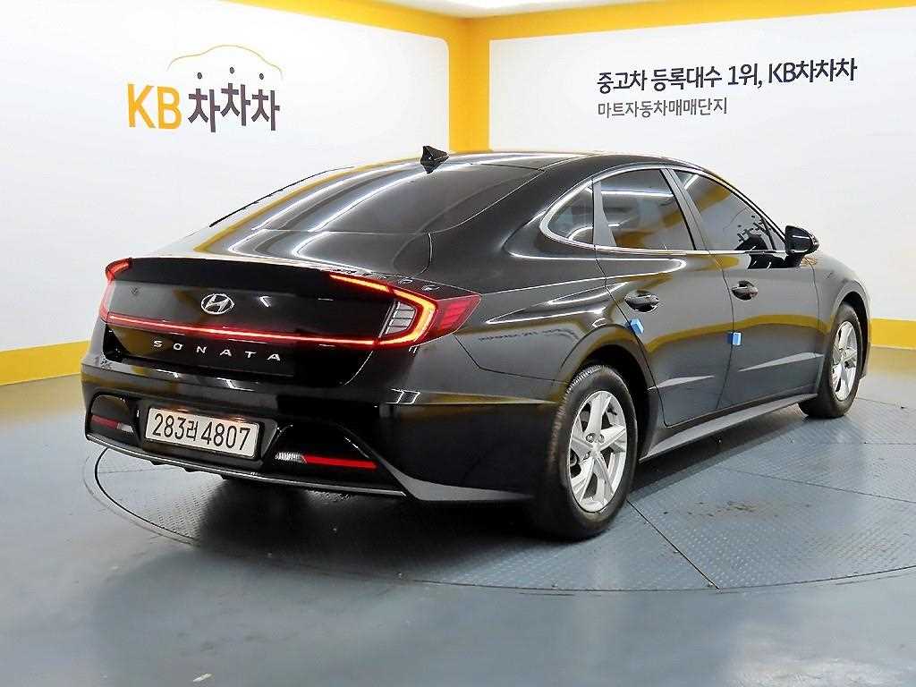 HYUNDAI Sonata - Vista 4