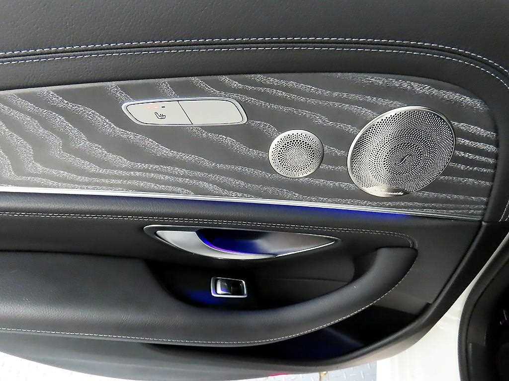 Mercedes Benz E class - Vista 12