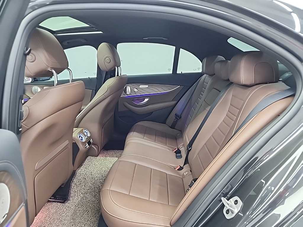 Mercedes Benz E class - Vista 12