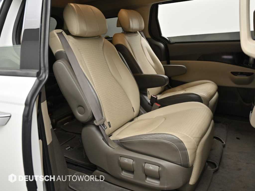 KIA Carnival - Vista 12