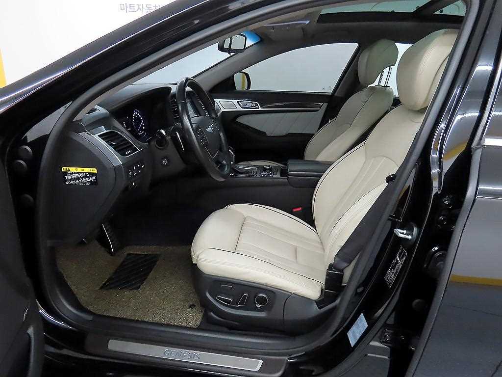 HYUNDAI Genesis - Vista 5