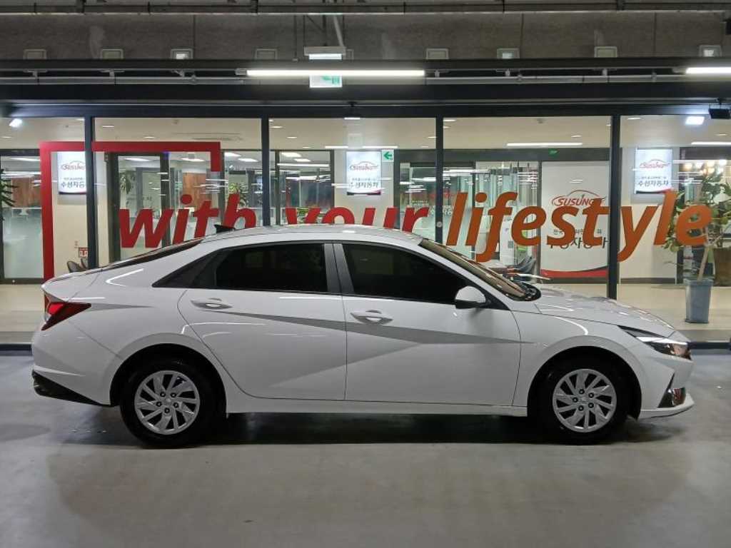 HYUNDAI Avante - Vista 3
