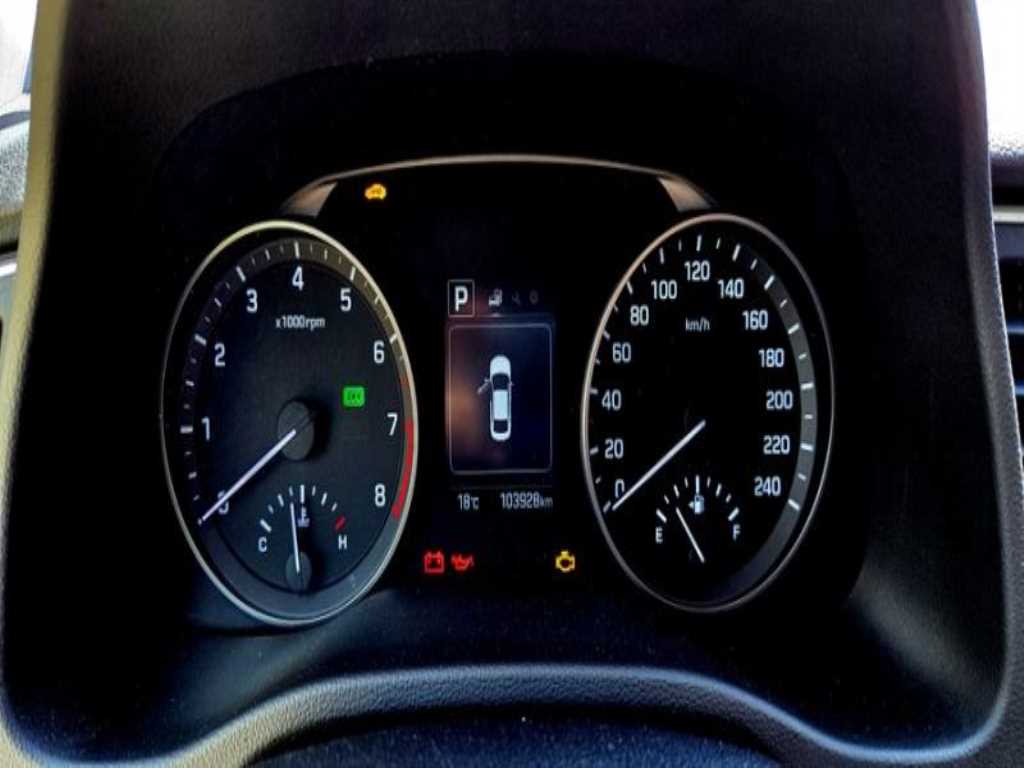 HYUNDAI Avante - Vista 5