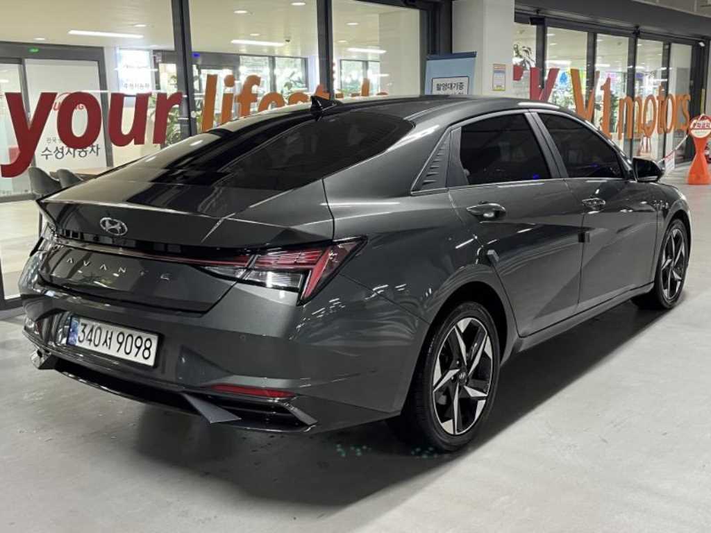HYUNDAI Avante - Vista 2