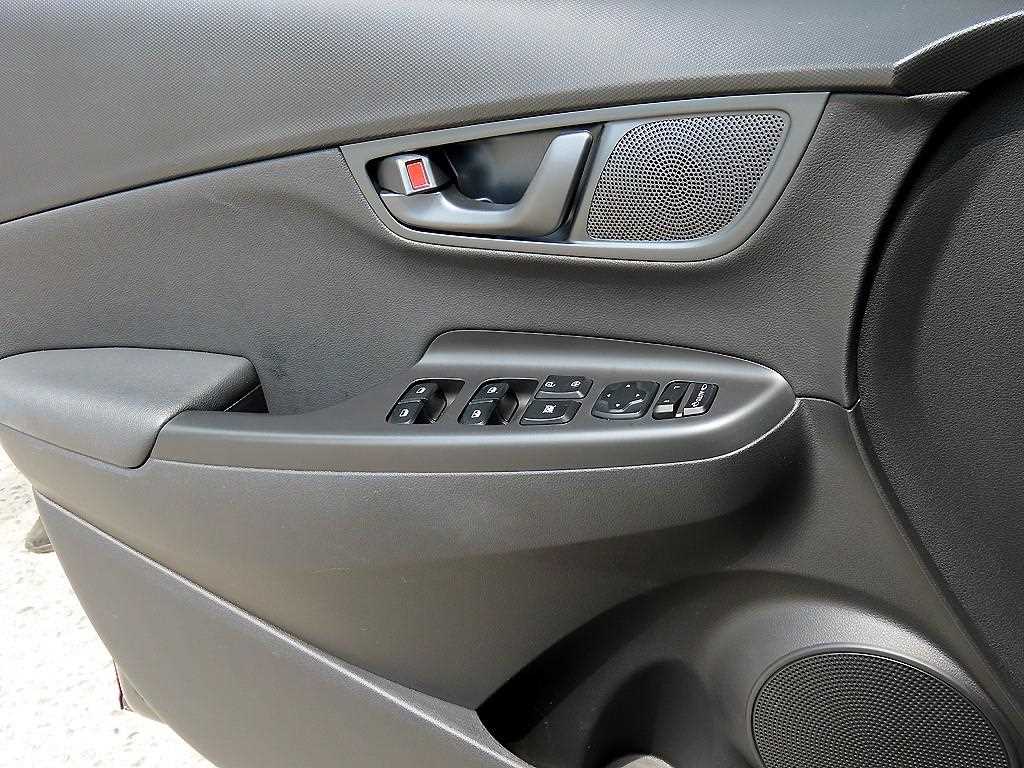 HYUNDAI Kona - Vista 12