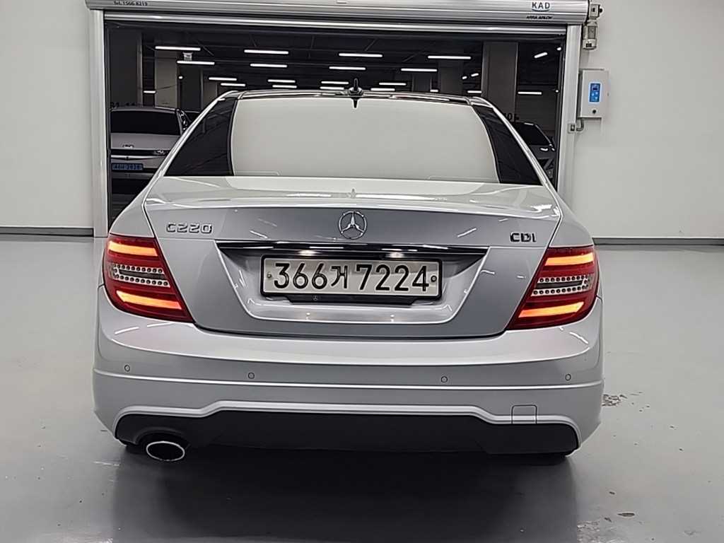 Mercedes Benz C Class - Vista 3