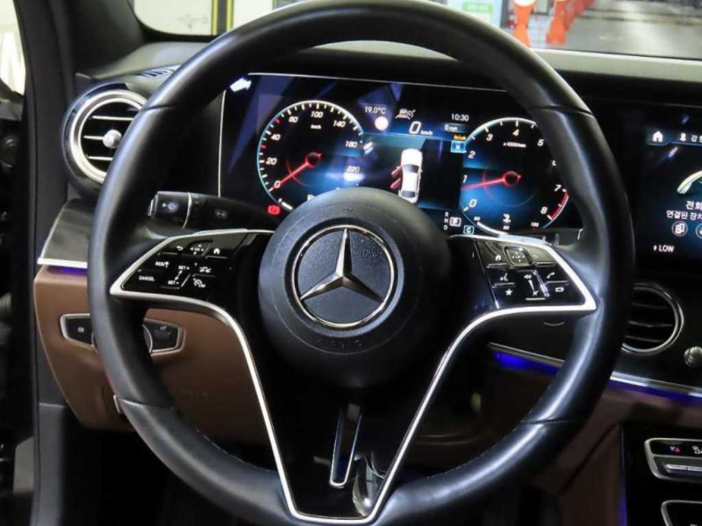 Mercedes Benz E class - Vista 8