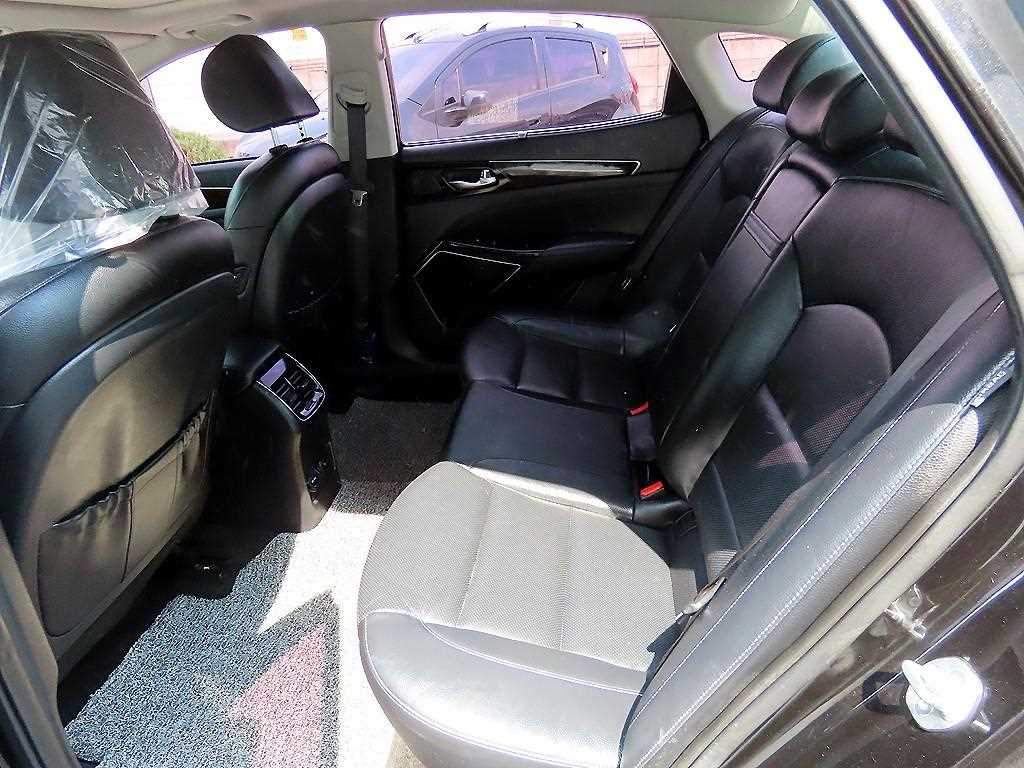 KIA K7 - Vista 5