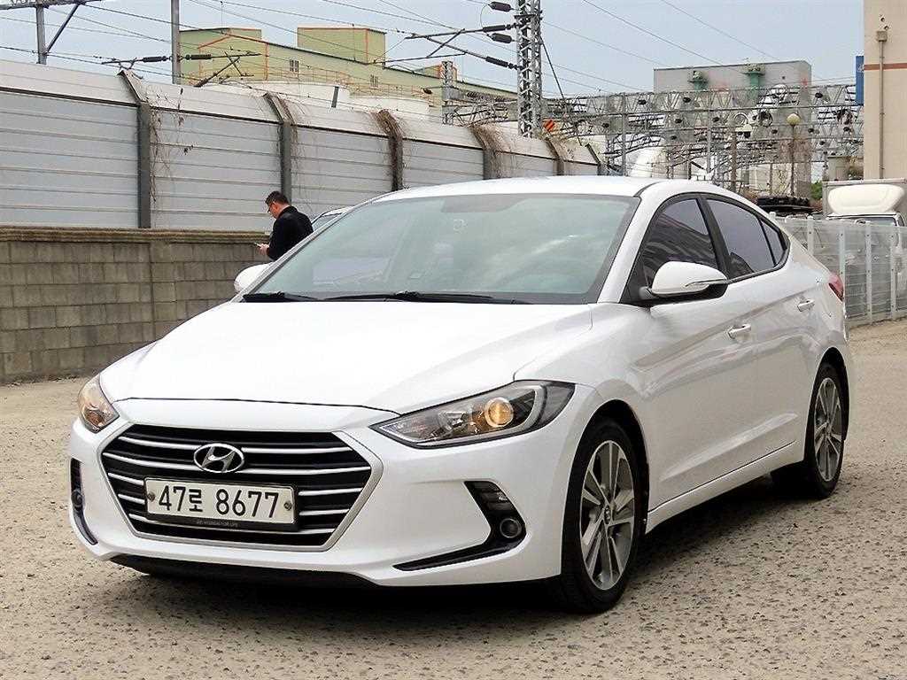 HYUNDAI Avante - Vista 2