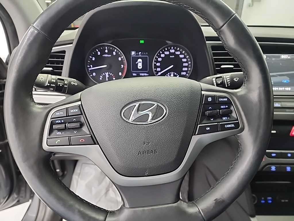 HYUNDAI Avante - Vista 9