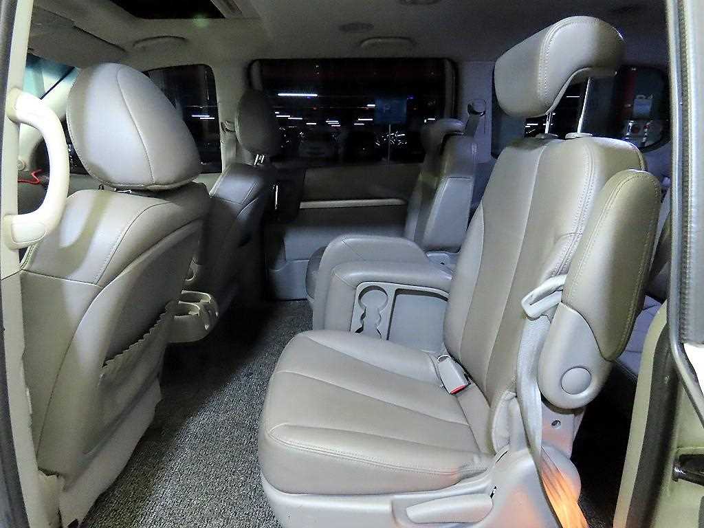 KIA Carnival - Vista 7