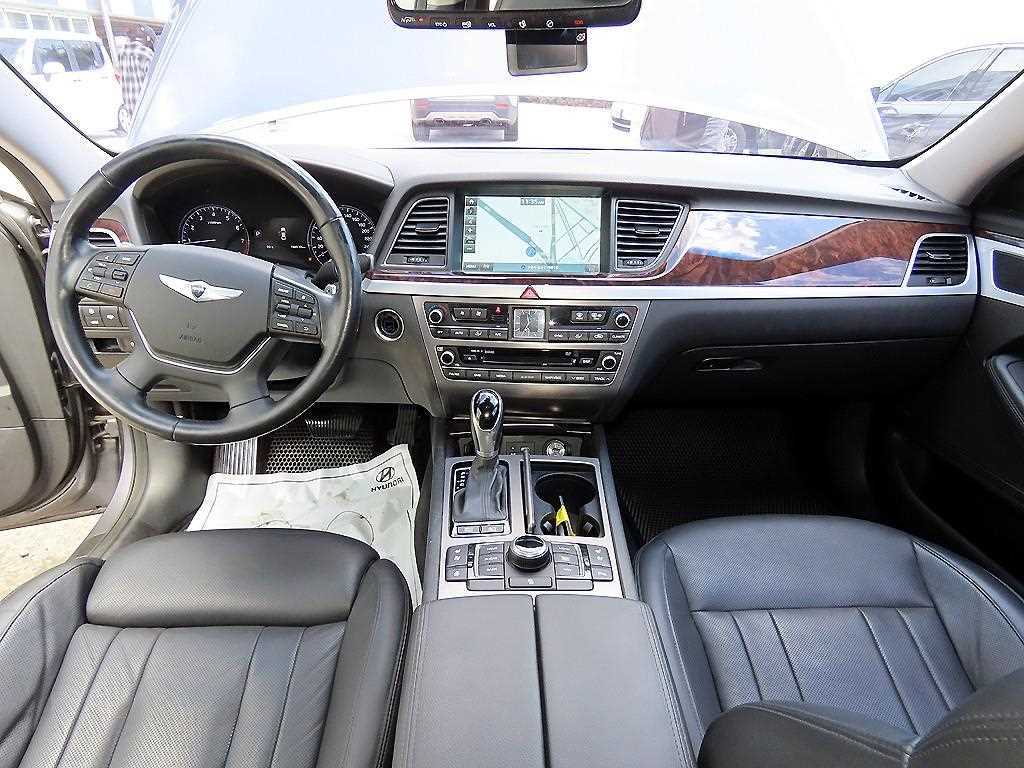 HYUNDAI Genesis - Vista 7