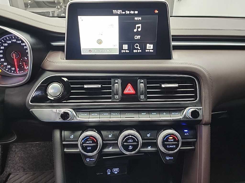 Genesis G70 - Vista 10