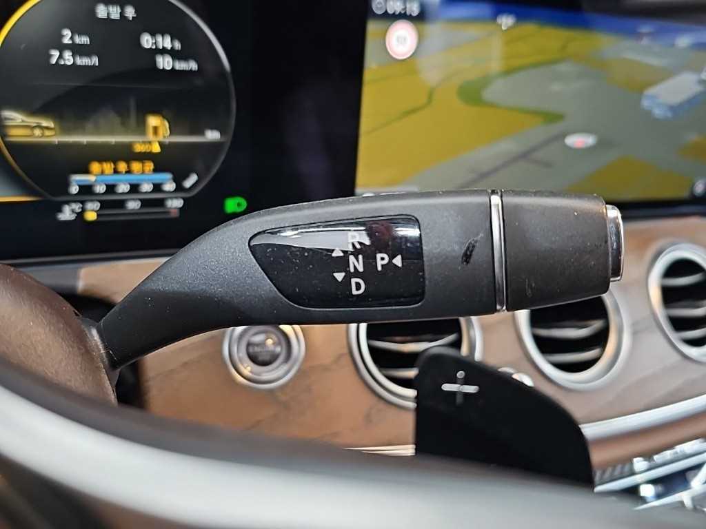 Mercedes Benz E class - Vista 8