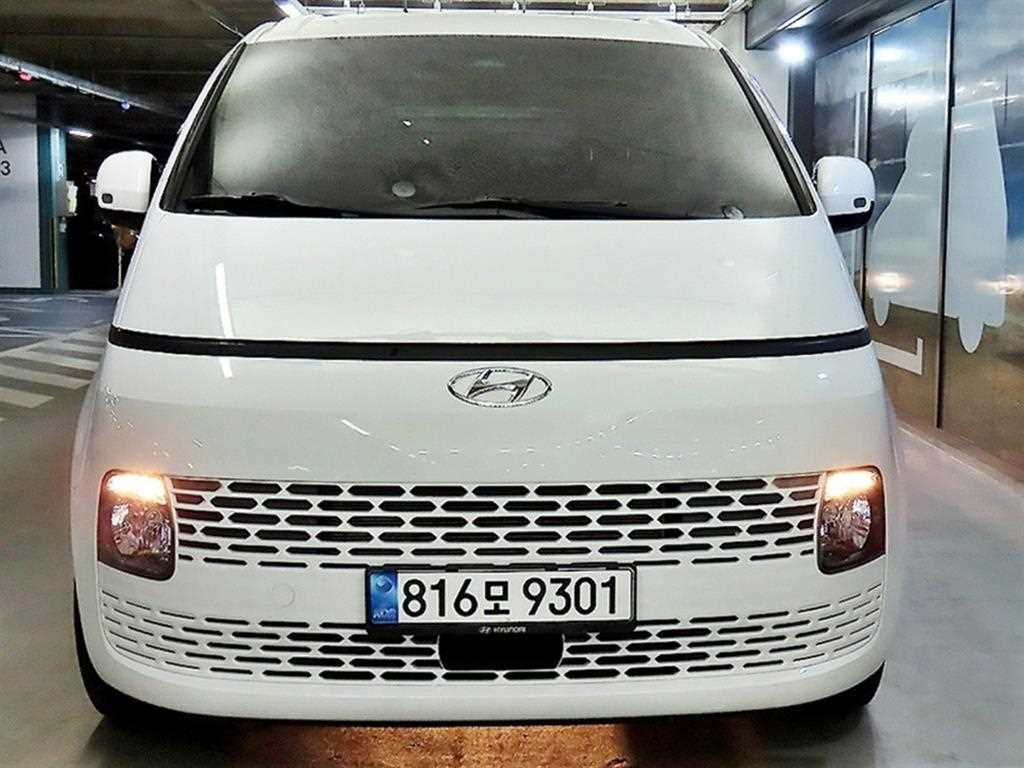 HYUNDAI Staria - Vista 2