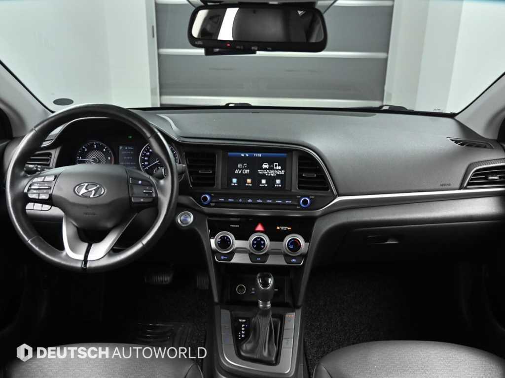 HYUNDAI Avante - Vista 7