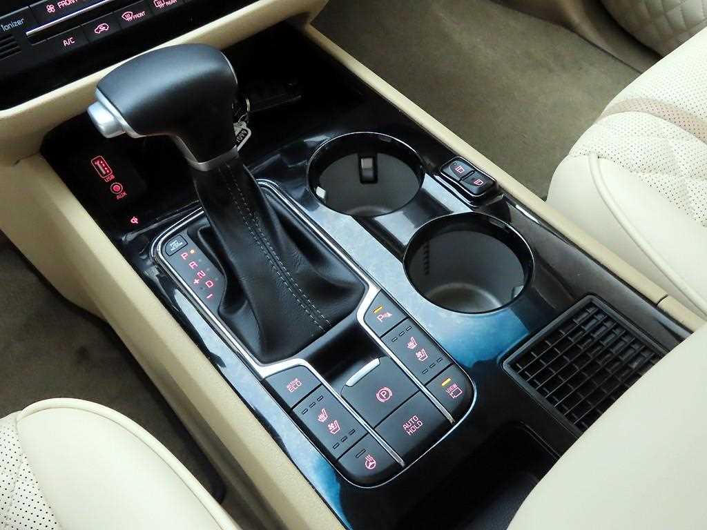 KIA Carnival - Vista 11