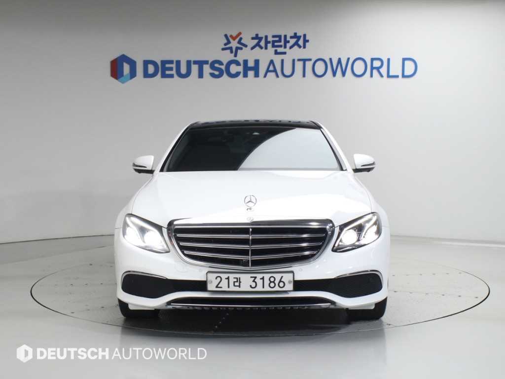 Mercedes Benz E class - Vista 3